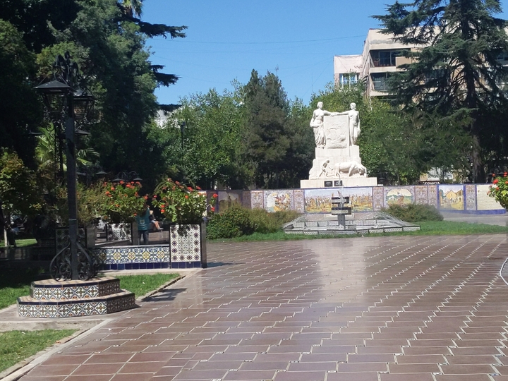 Mendoza’s plaza España