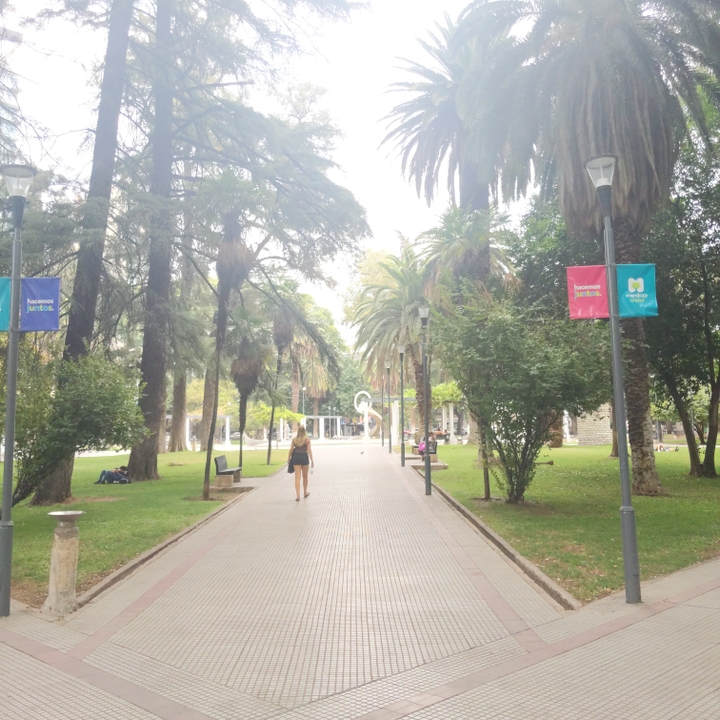 mendoza-plaza3.jpg